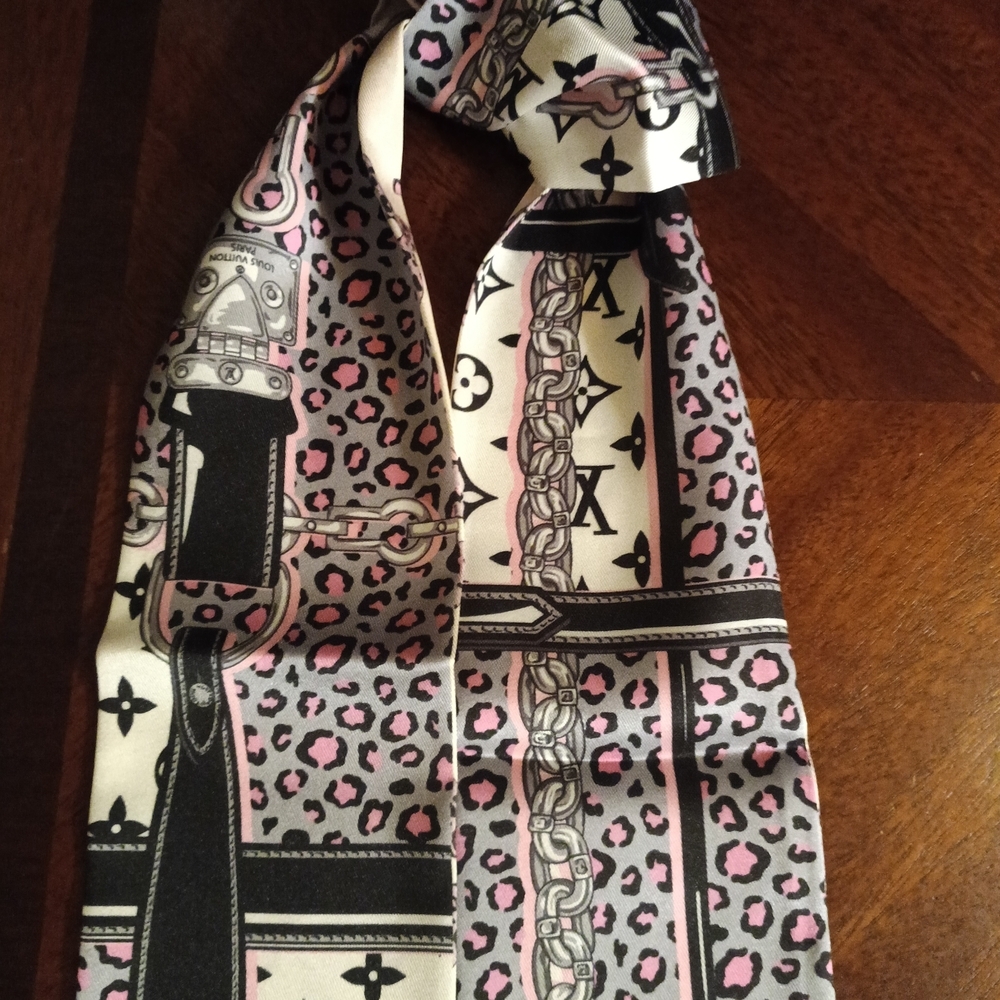 Louis Vuitton Pink and Black Monogram Silk Scarf - Picture 5 of 12
